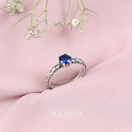 Anillo zafiro hexagono con diseño a los costados - Plata