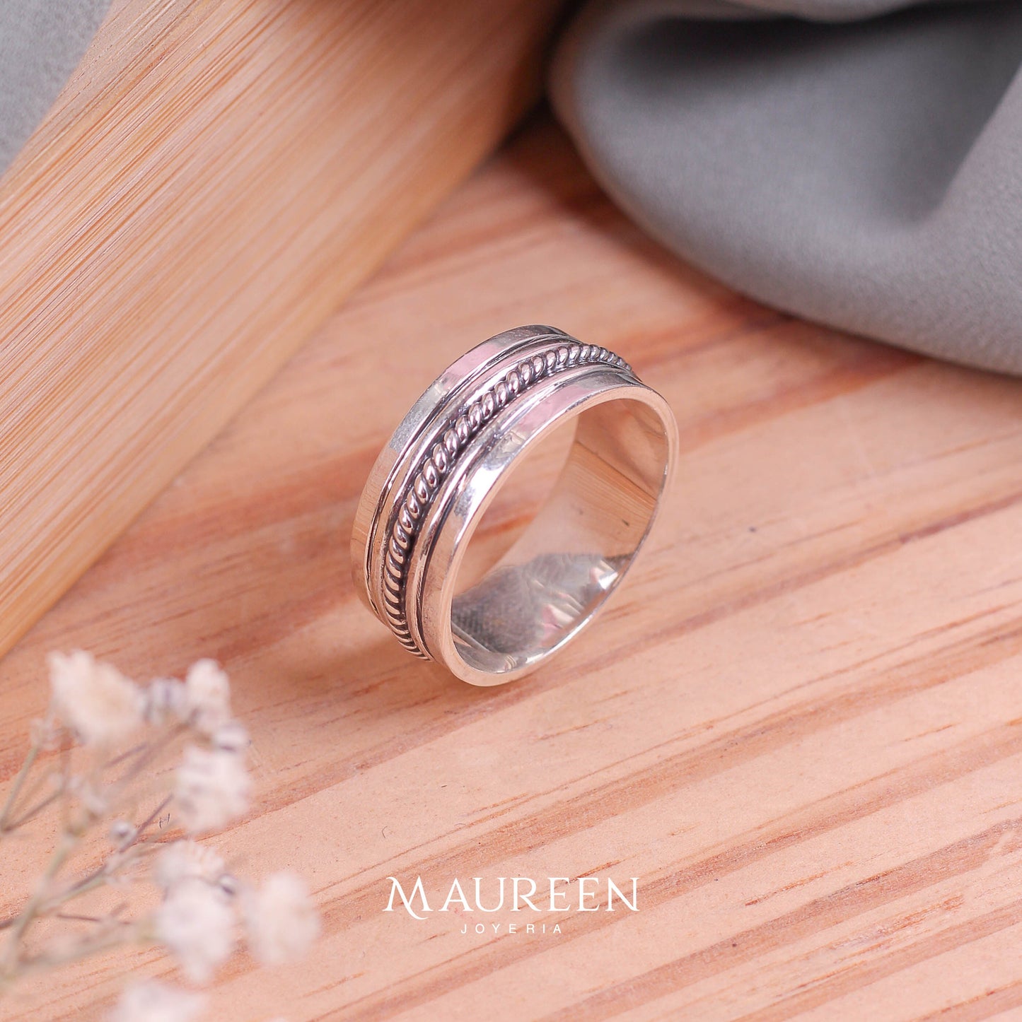 Anillo hombre enroscado en medio  -  Plata