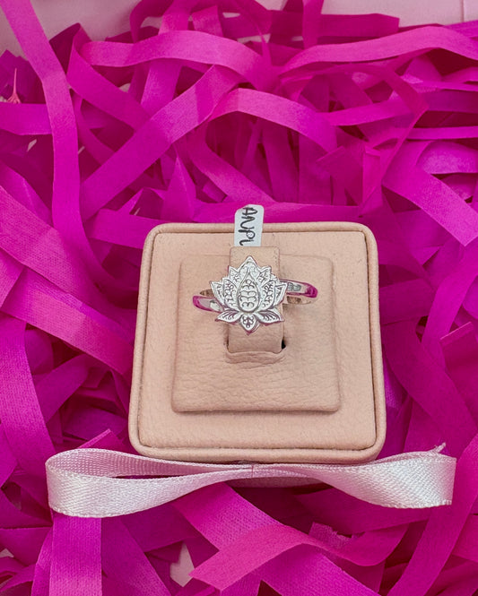 Anillo ajustable flor de loto tupida - plata