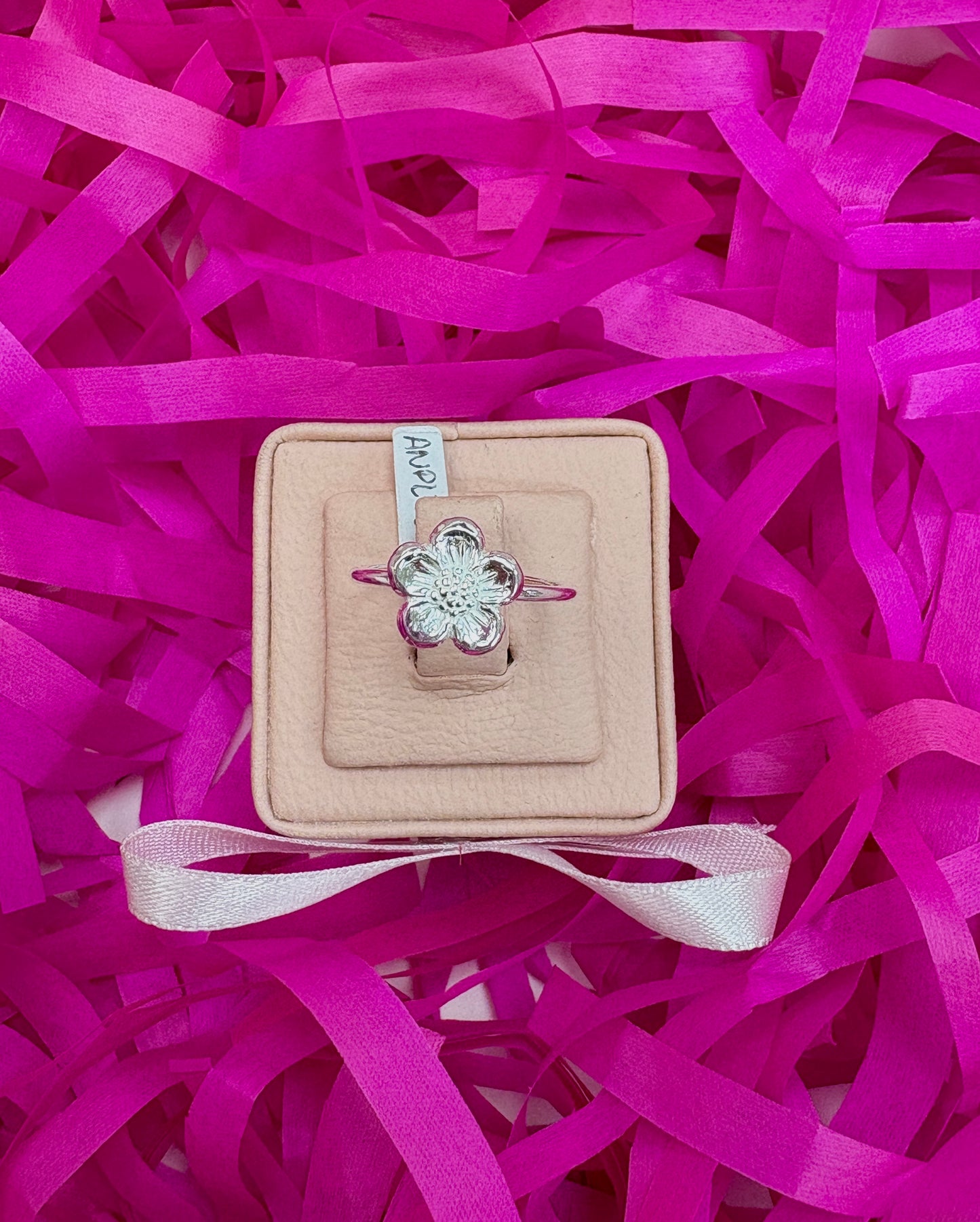 Anillo flor 5 petalos con rayas - plata