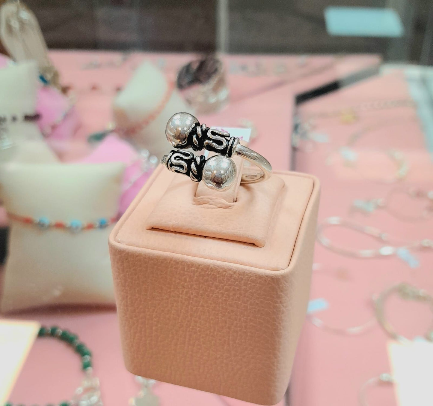 Anillo ajustable dos esferas ondas - plata quemada