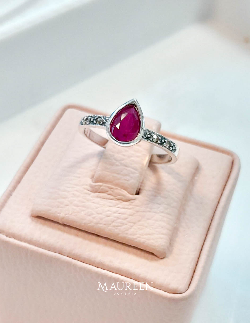 Anillo marquesita piedra rubi gota - Plata