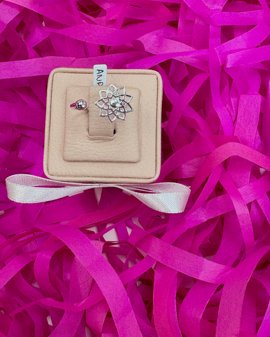 Anillo ajustable mandala calada y esfera - plata