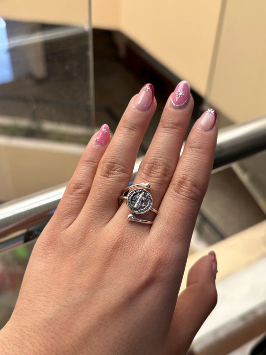 Anillo San Benito cara con esferas - Plata quemada