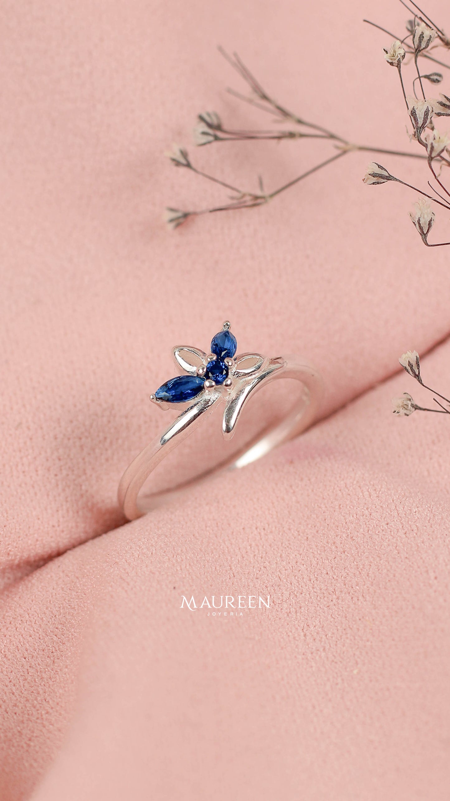 Anillo media flor 2 petalos zafiro y dos calados - plata