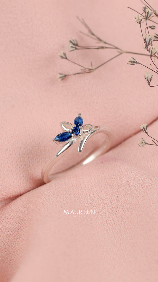 Anillo media flor 2 petalos zafiro y dos calados - plata