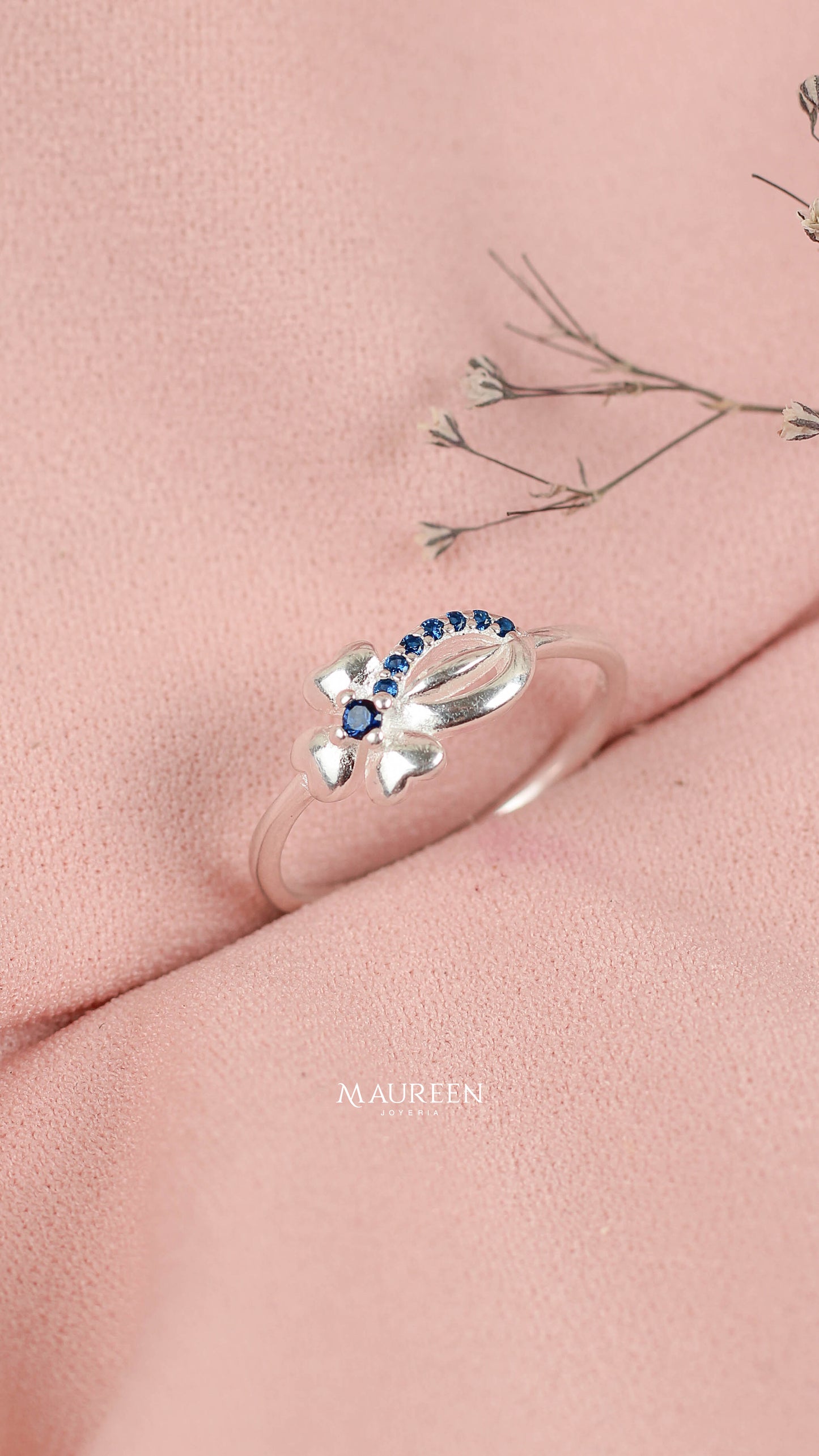 Anillo trebol 3 hojas corazones y ovalo con zafiro - plata