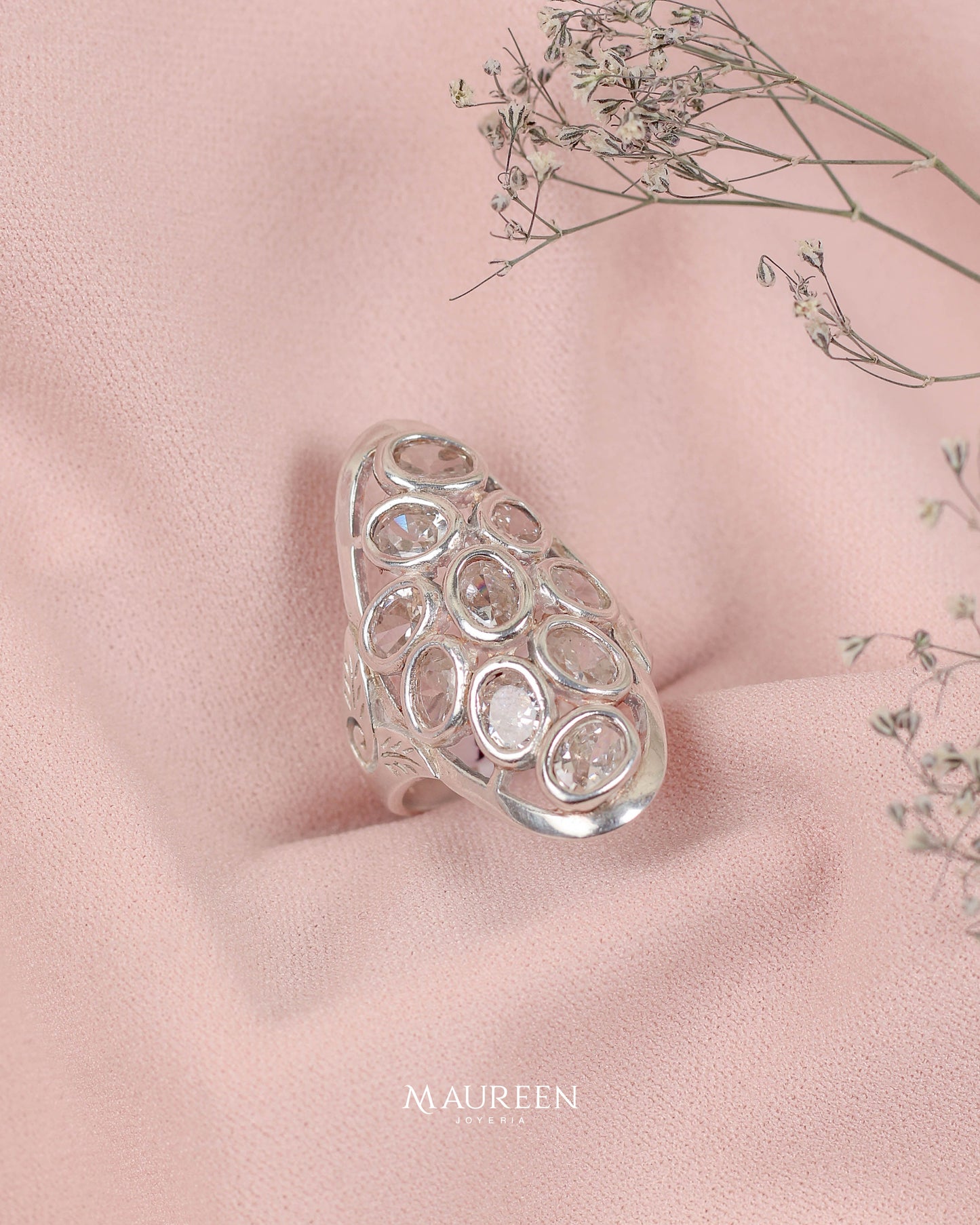 Anillo ovalado calado con circones ovalados  - Plata