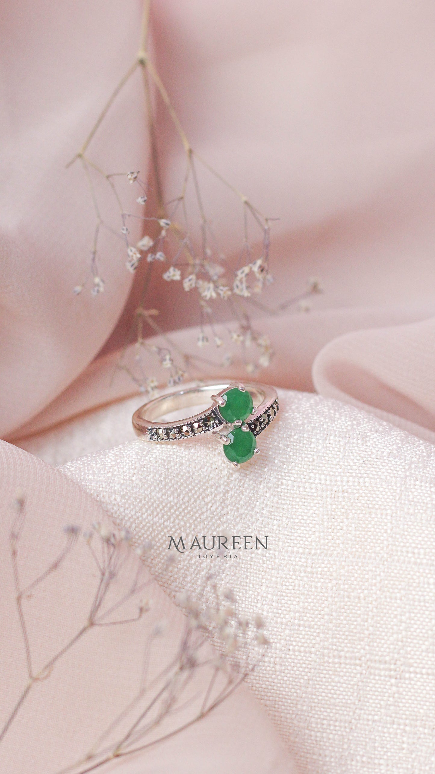 Anillo marquesita dividido dos esmeralda - plata