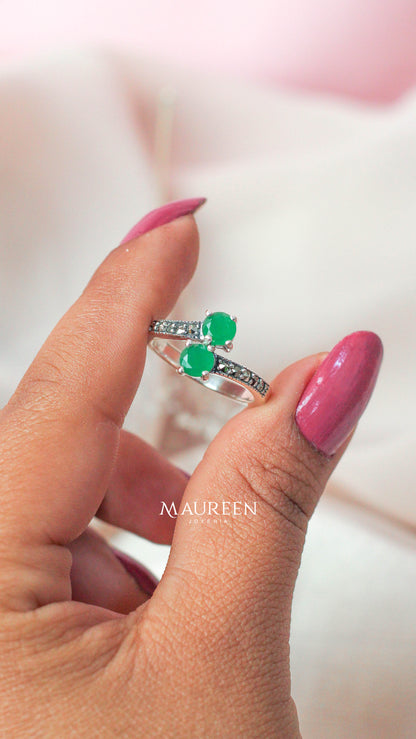 Anillo marquesita dividido dos esmeralda - plata