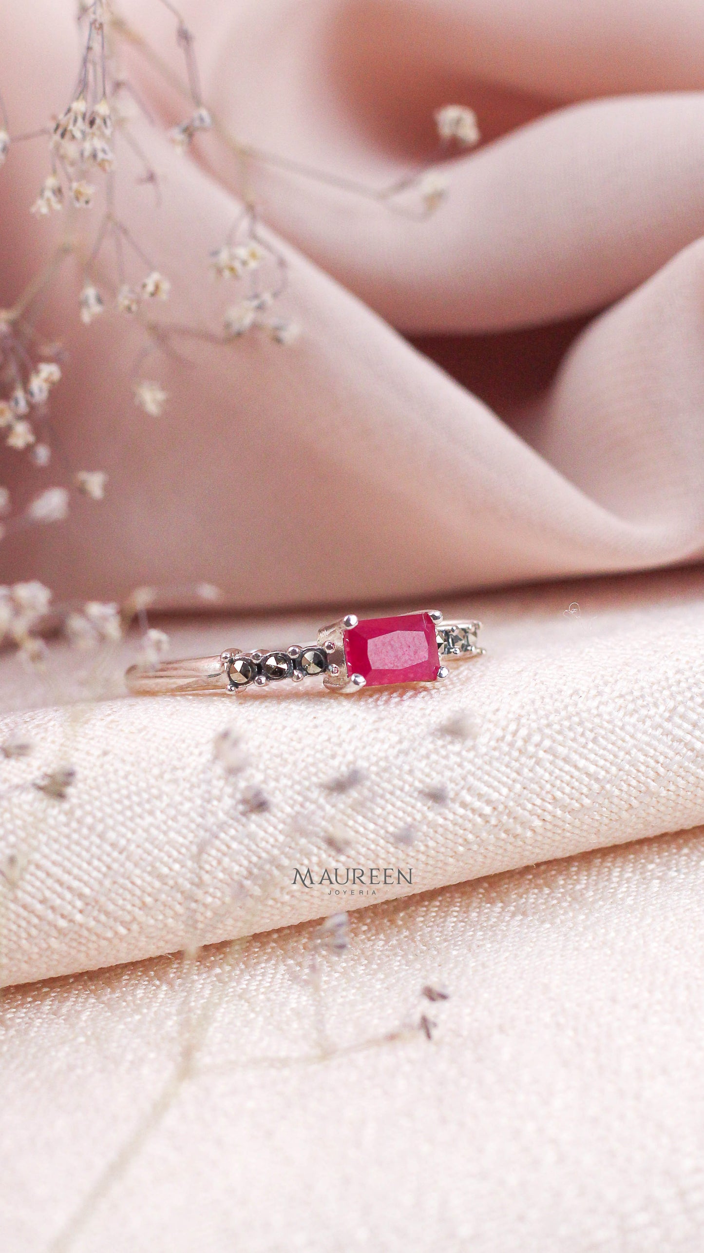 Anillo marquesita piedra rubi rectangular horizonal