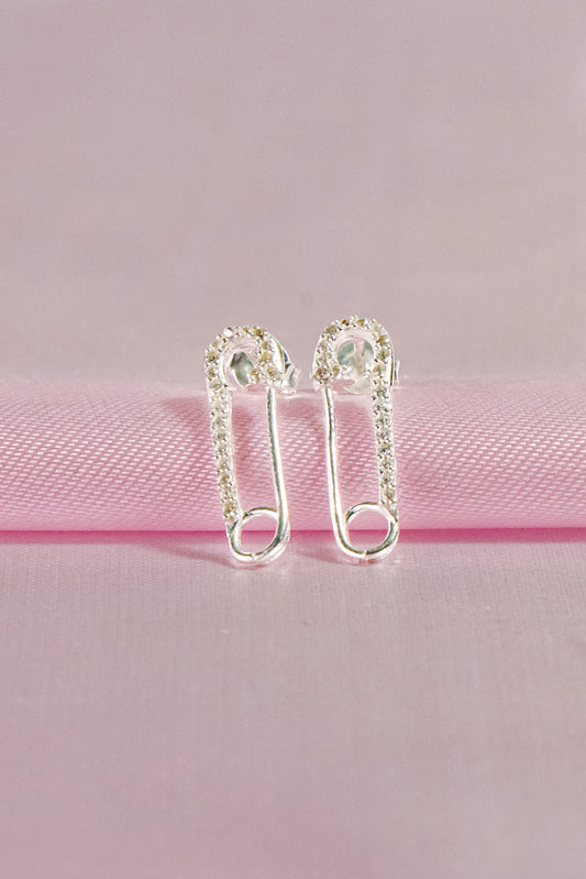 Arete clip con circones blancos pegado - Plata