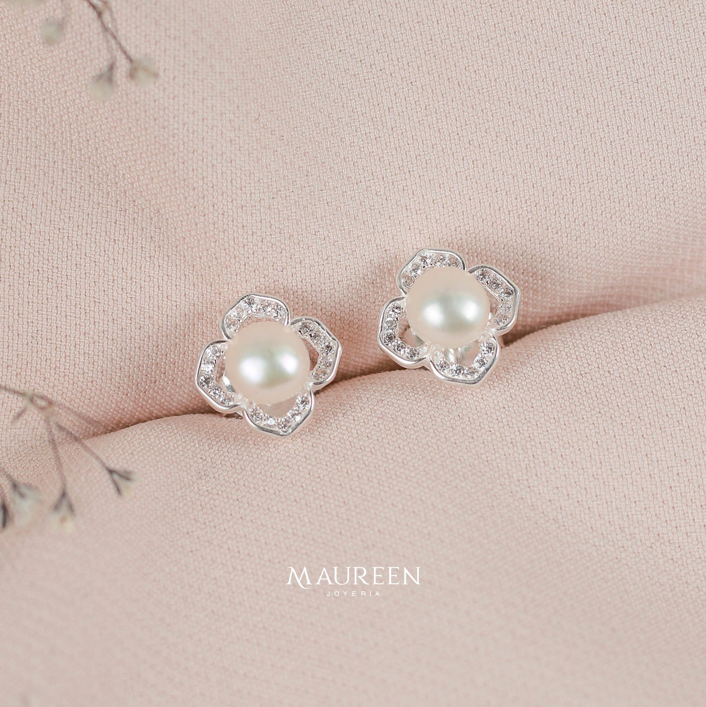 Arete flor con perla y circones - Plata