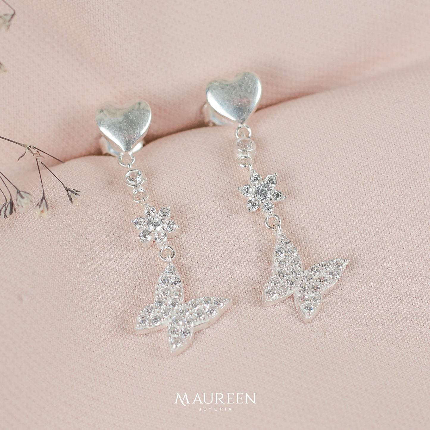 Arete corazon con mariposa colgante - Plata