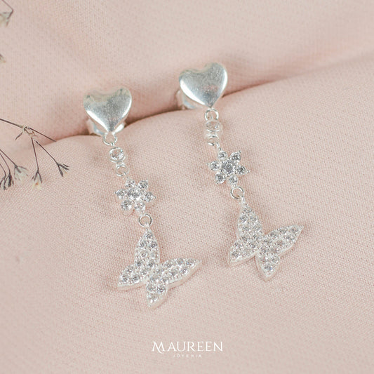 Arete corazon con mariposa colgante - Plata
