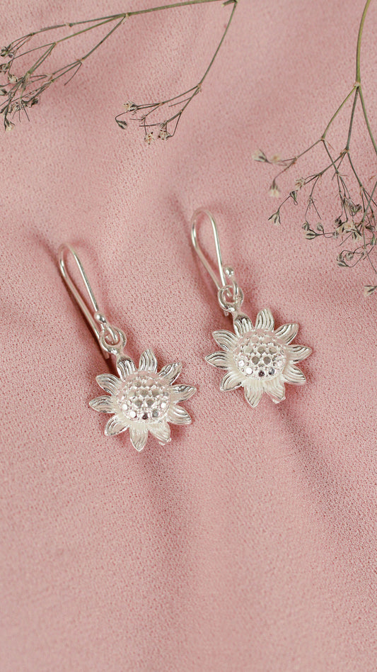 Arete girasol 10 petalos con lineas colgante- Plata