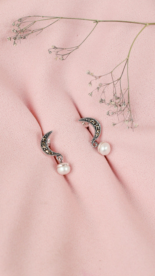 Arete luna con perla con poste - Plata