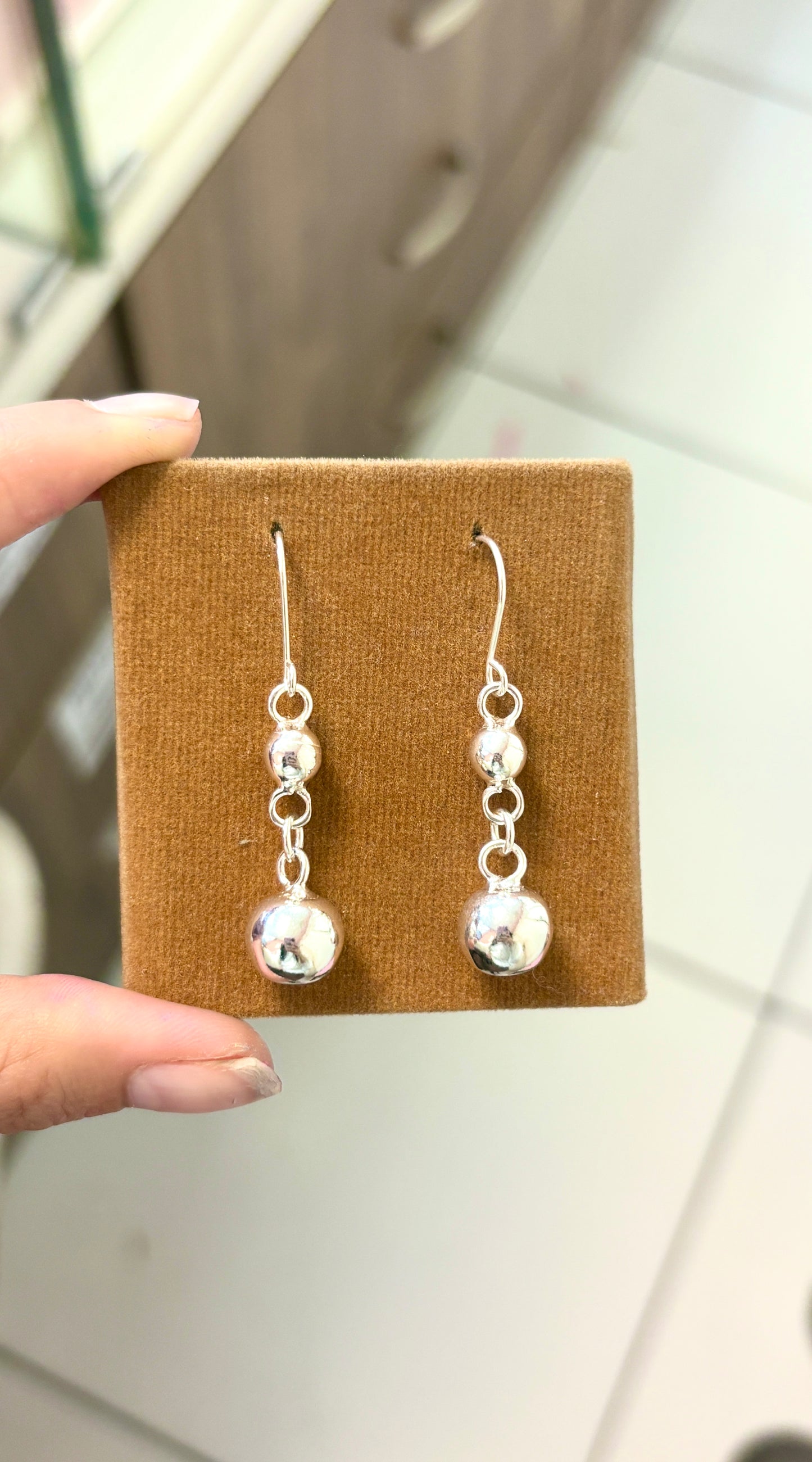 Arete dos esferas colgante - plata