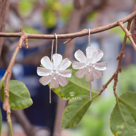 Arete pasante de flor - Plata