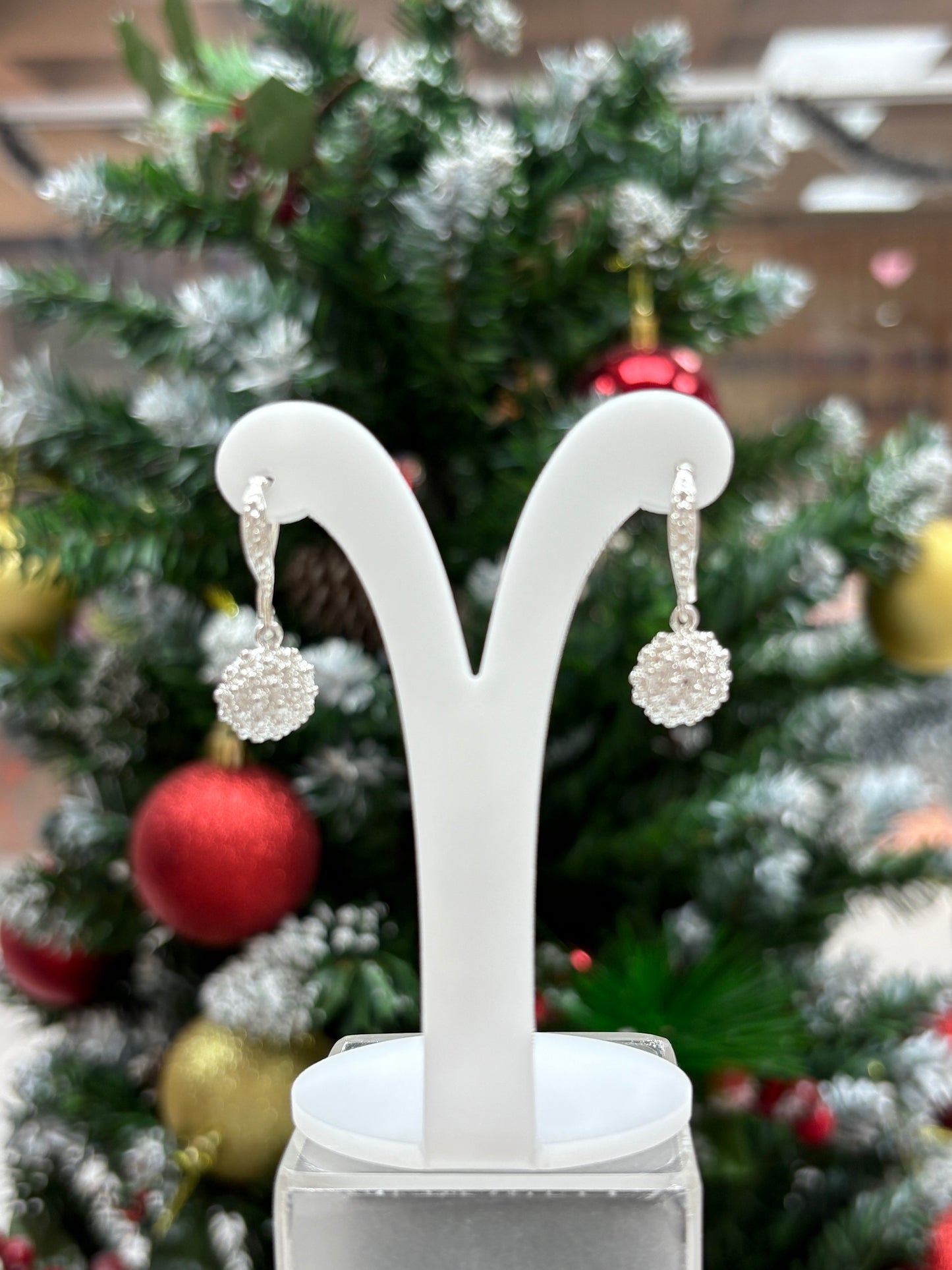 Arete filigrana media esfera colgante - Plata