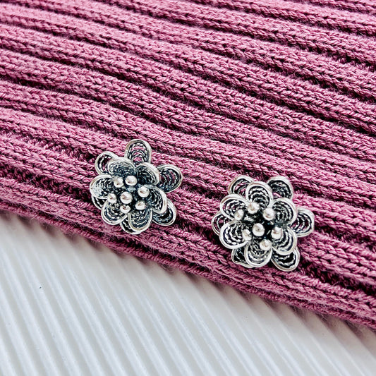 Arete flor dos capas filigrana - plata quemada