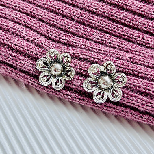 Arete flor 6 petalos filigrana - plata quemada