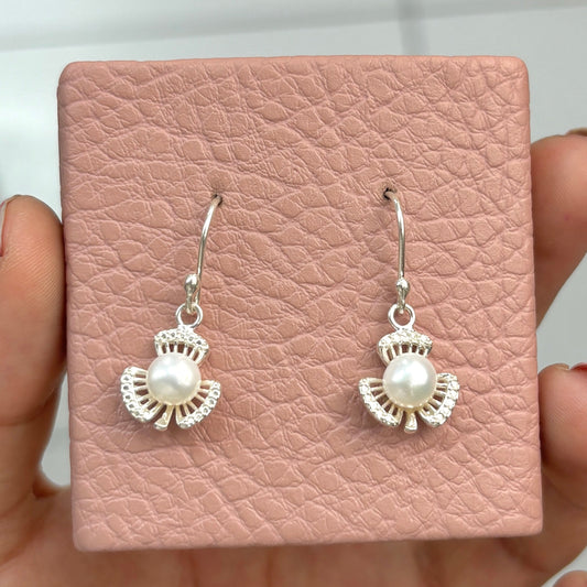 Arete trebol martillado con perla colgante - plata