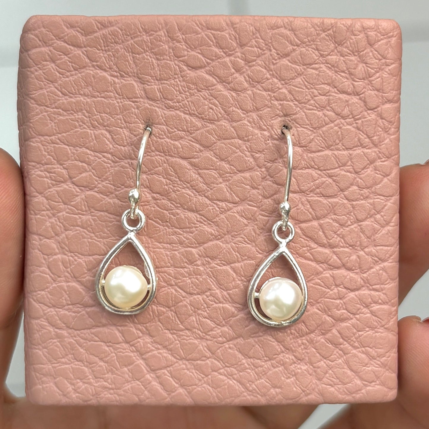 Arete gota calada con perla colgante - Plata