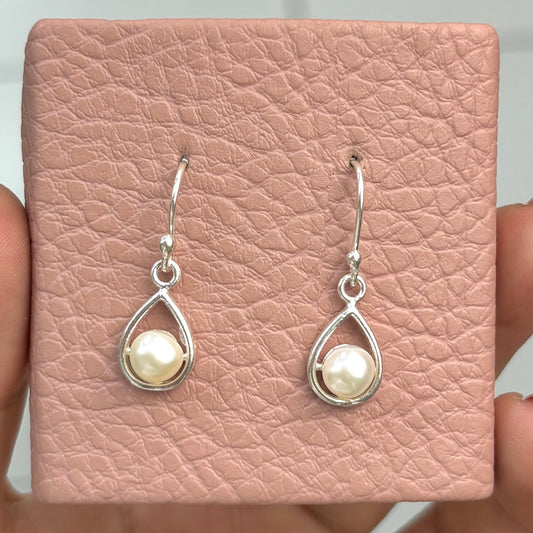 Arete gota calada con perla colgante - Plata