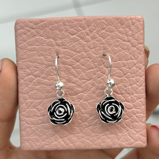 Arete flor de papel - plata quemada