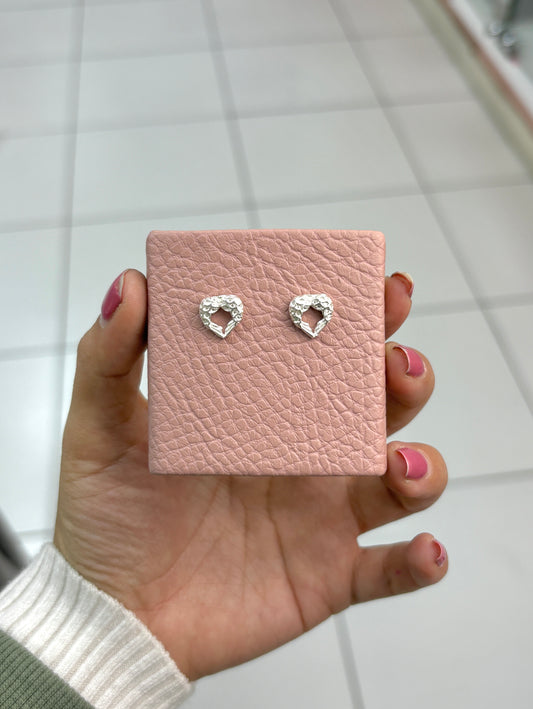 Arete alas formando corazon pegado - plata