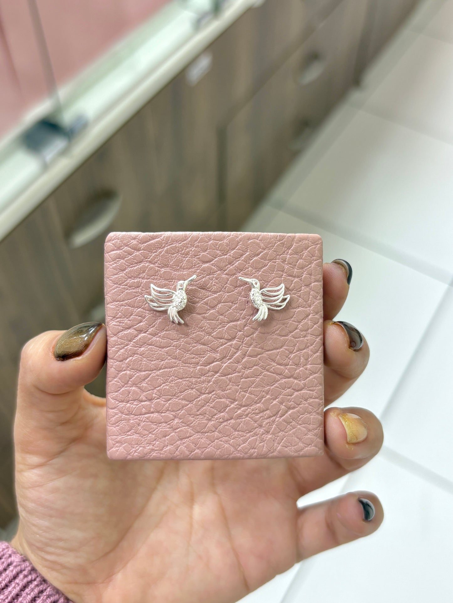 Arete colibri alas caladas pegado - plata