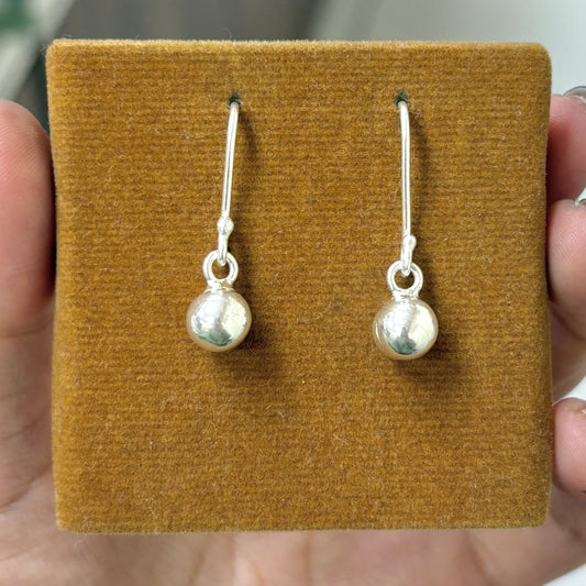 Arete bola colgante - plata