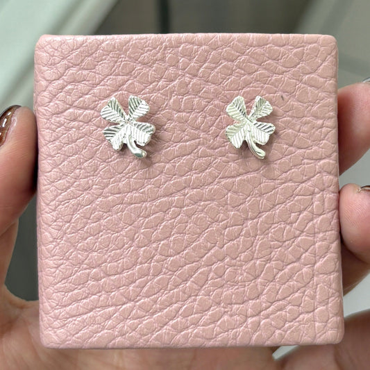 Arete trebol de 4 petalos pegado - plata