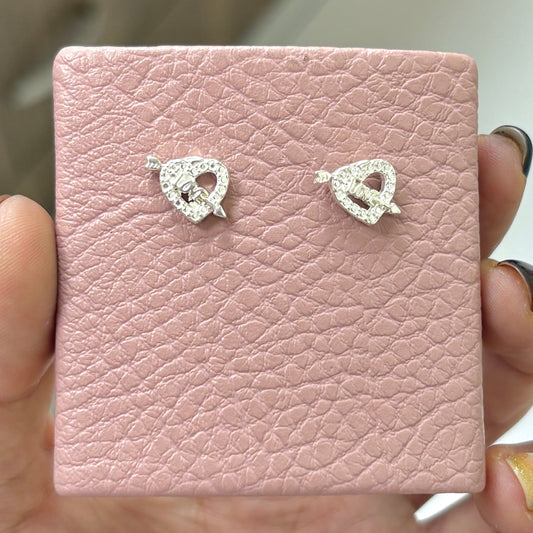 Arete corazón diamantado flechado LOVE pegado - plata
