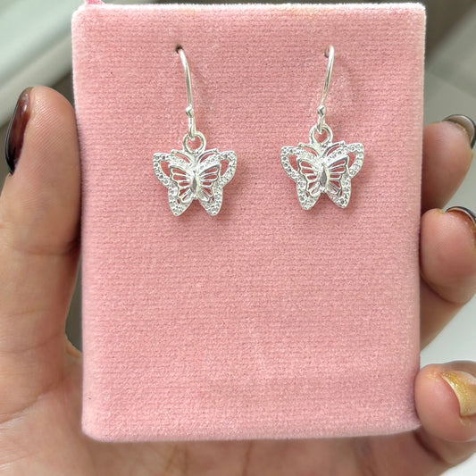 Arete mariposa alas caladas colgante - plata