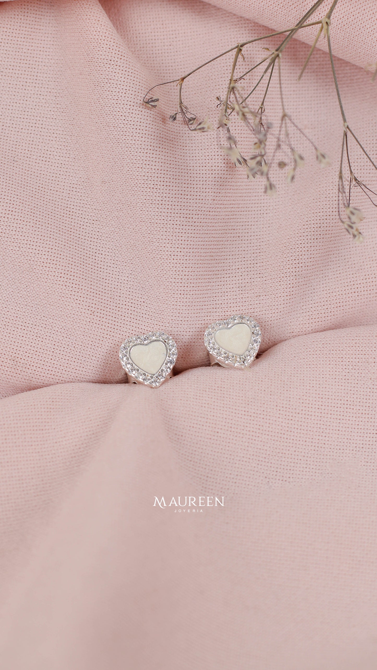 Arete corazon esmaltado contorno con circones - Plata