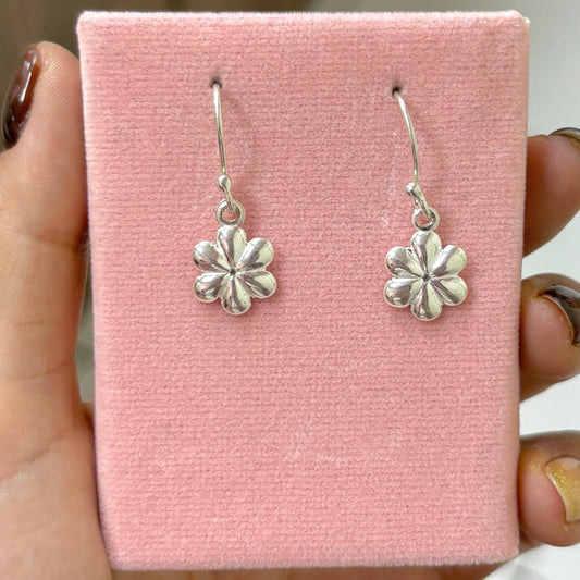 Arete flor 6 petalos gotas colgante - plata