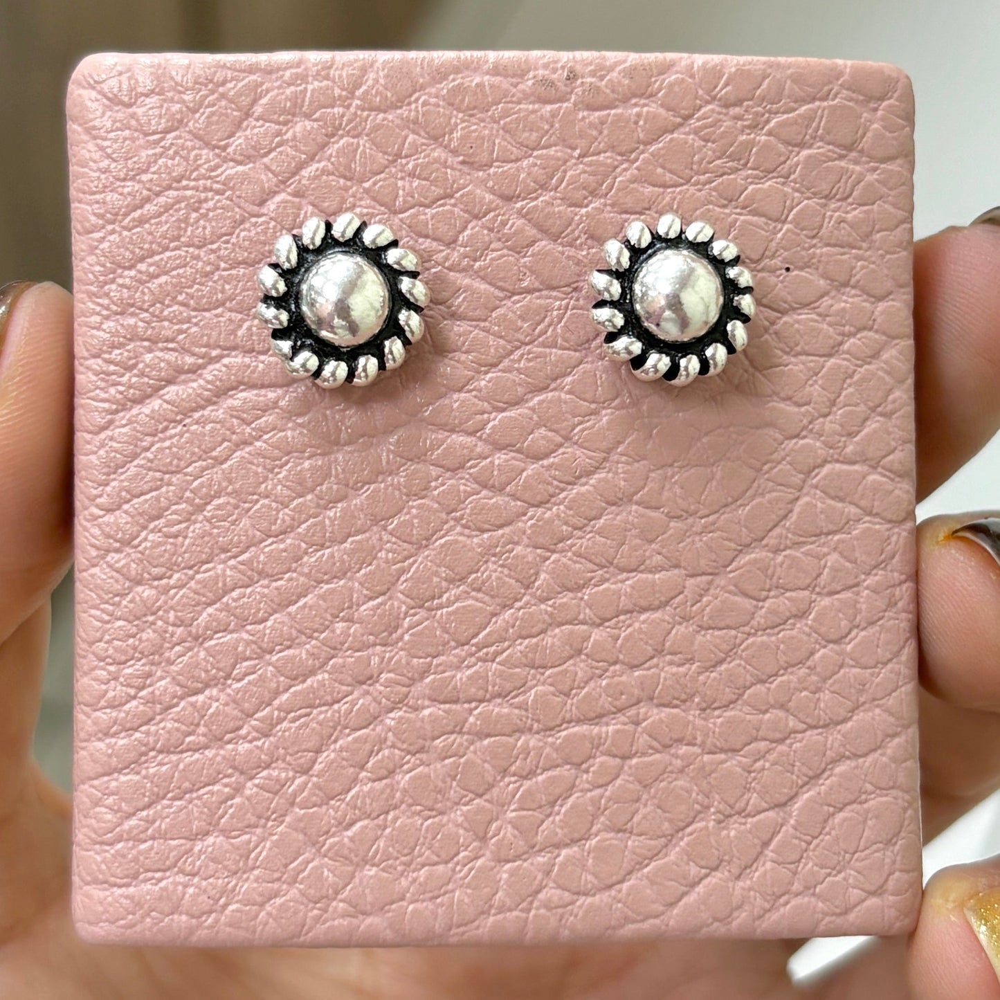 Aretes bola contorno pegado - plata quemada