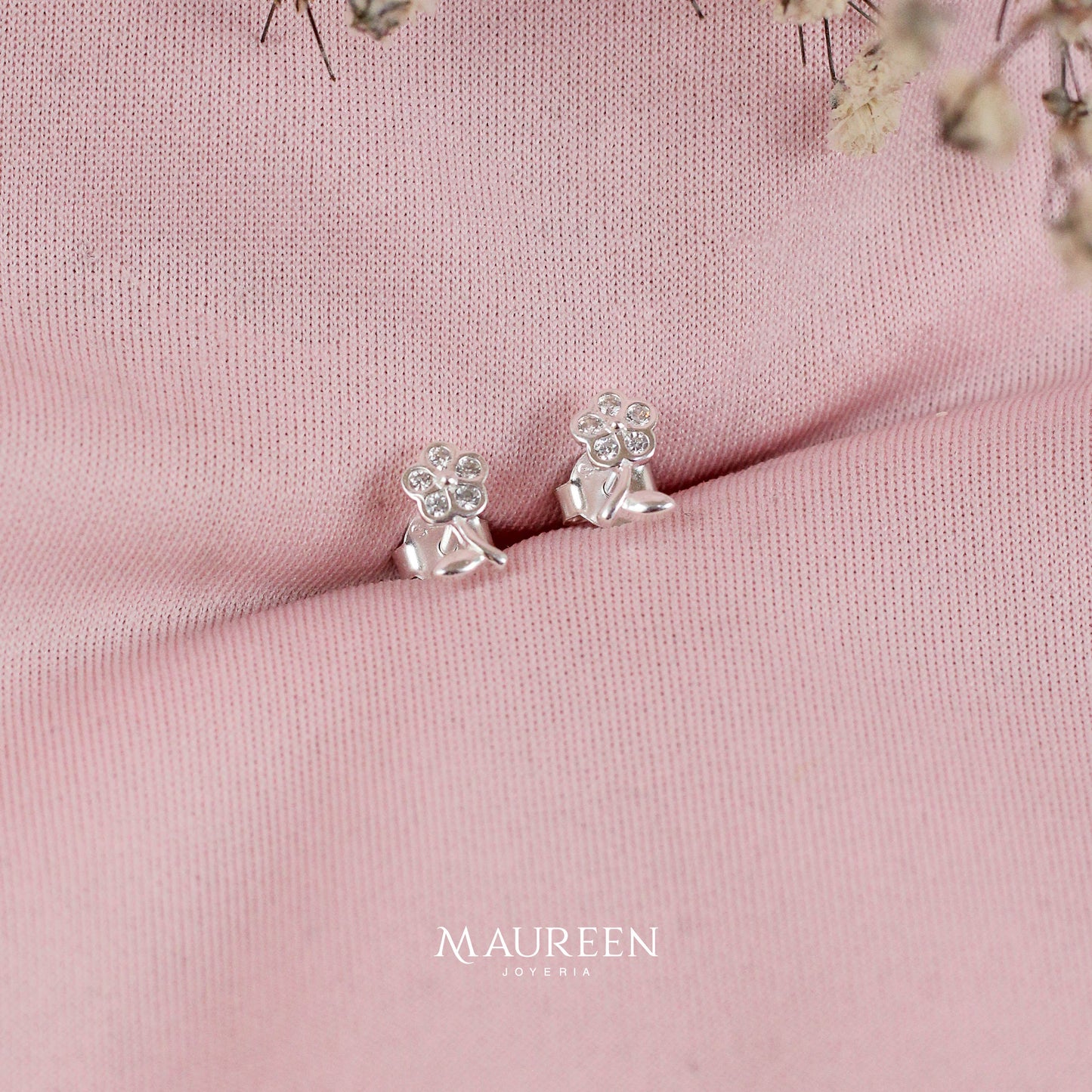 Arete mini flor con tallo pegado - Plata