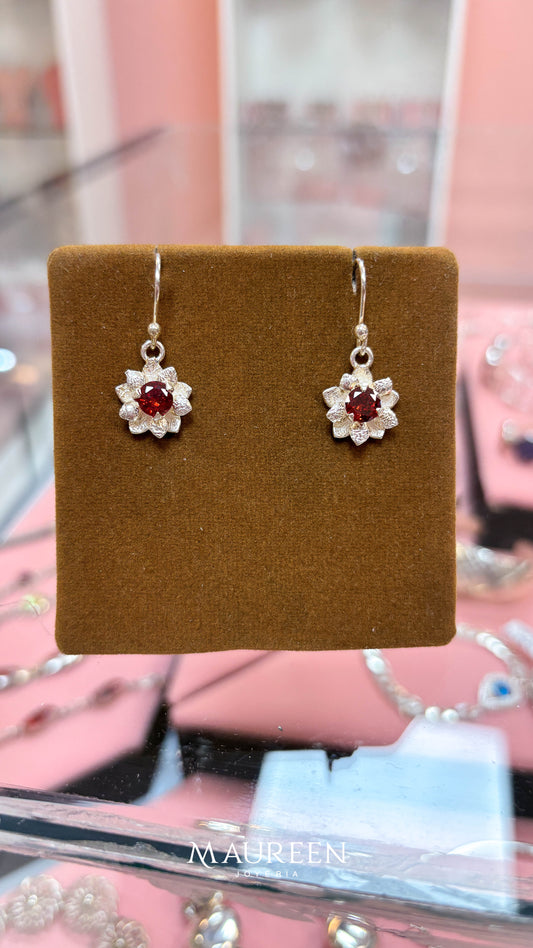 Arete colgante con piedra rubi flor - Plata