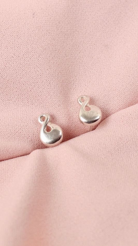 Arete forma de 8 pegado - plata