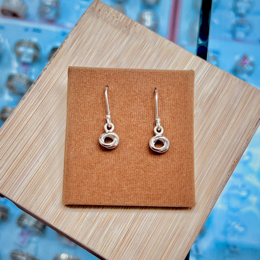 Arete dos argollas entrelazadas colgante - plata