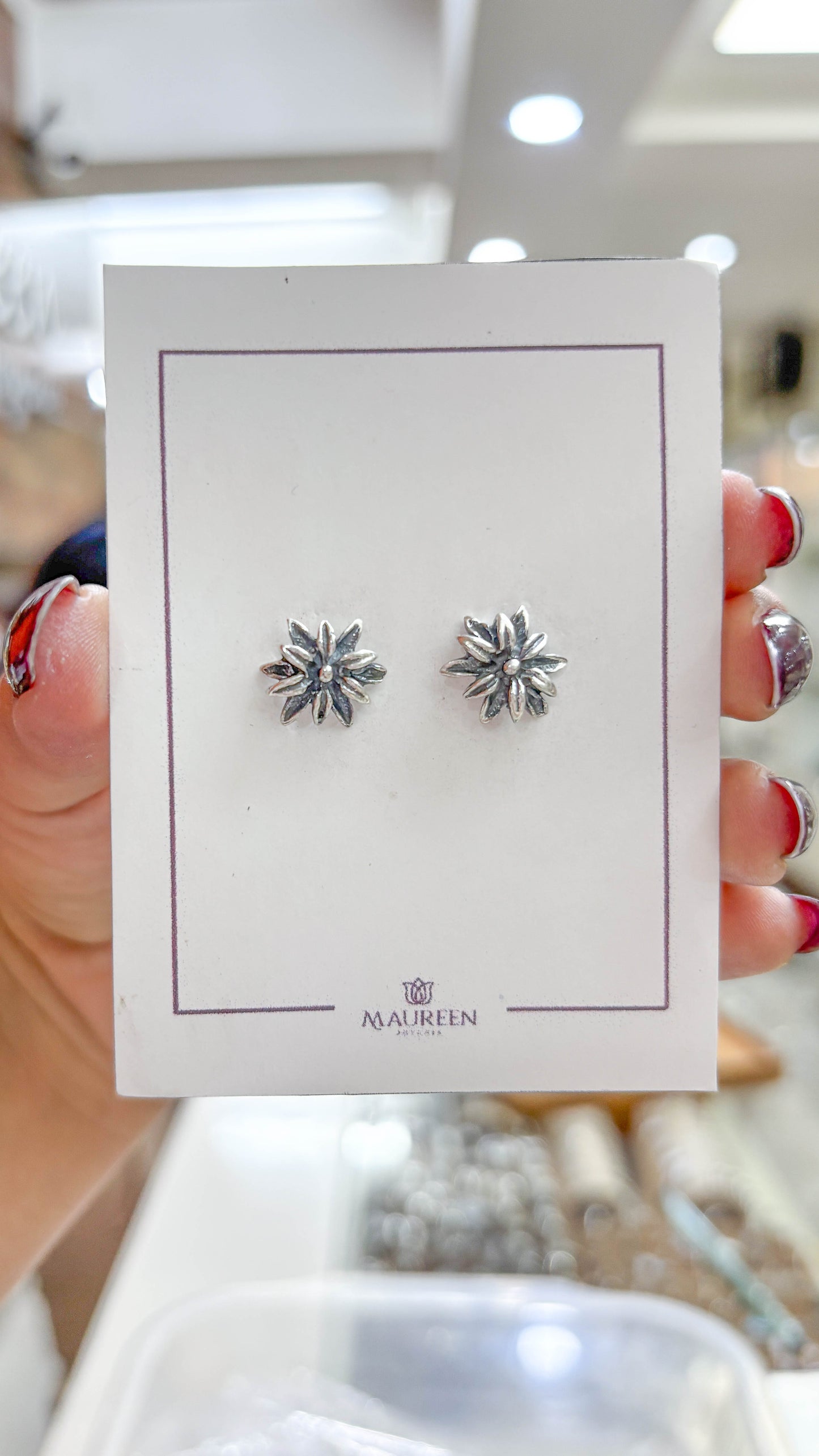Arete flor petalos en punta plata quemada pegado  -   Plata
