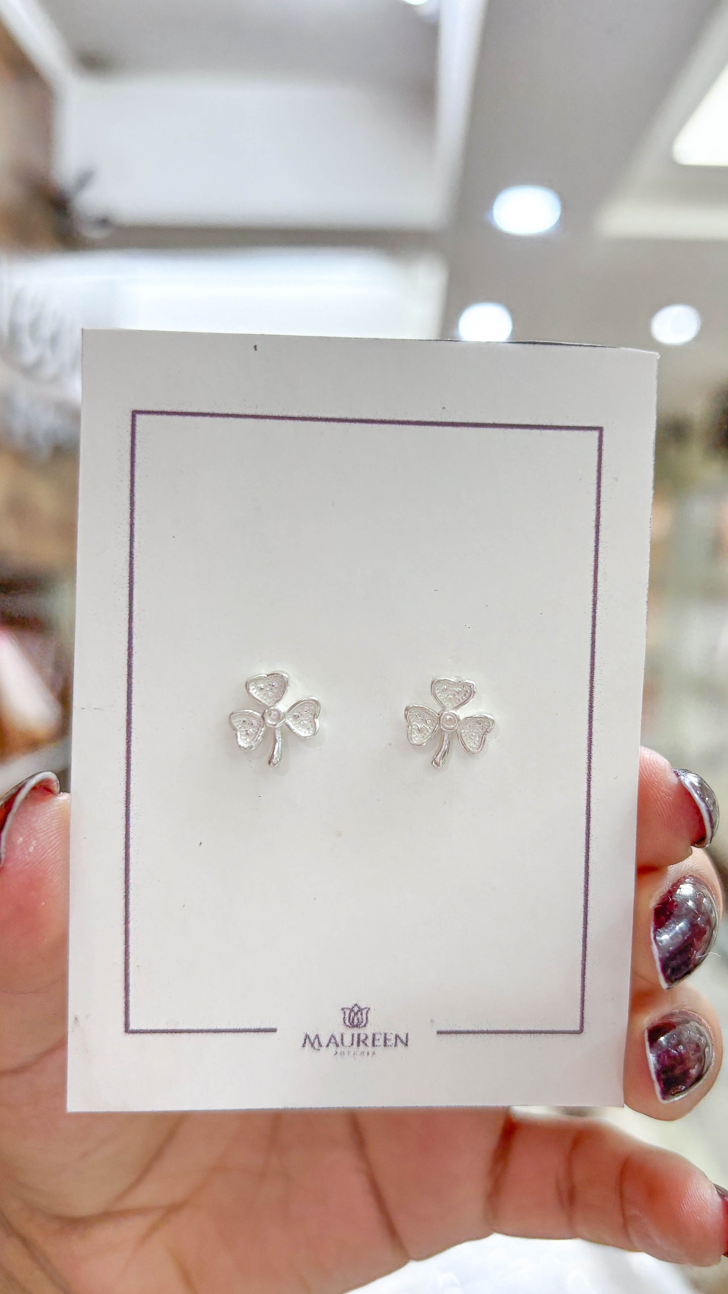 Arete trébol petalos en forma de corazon con puntos pegado   -   Plata