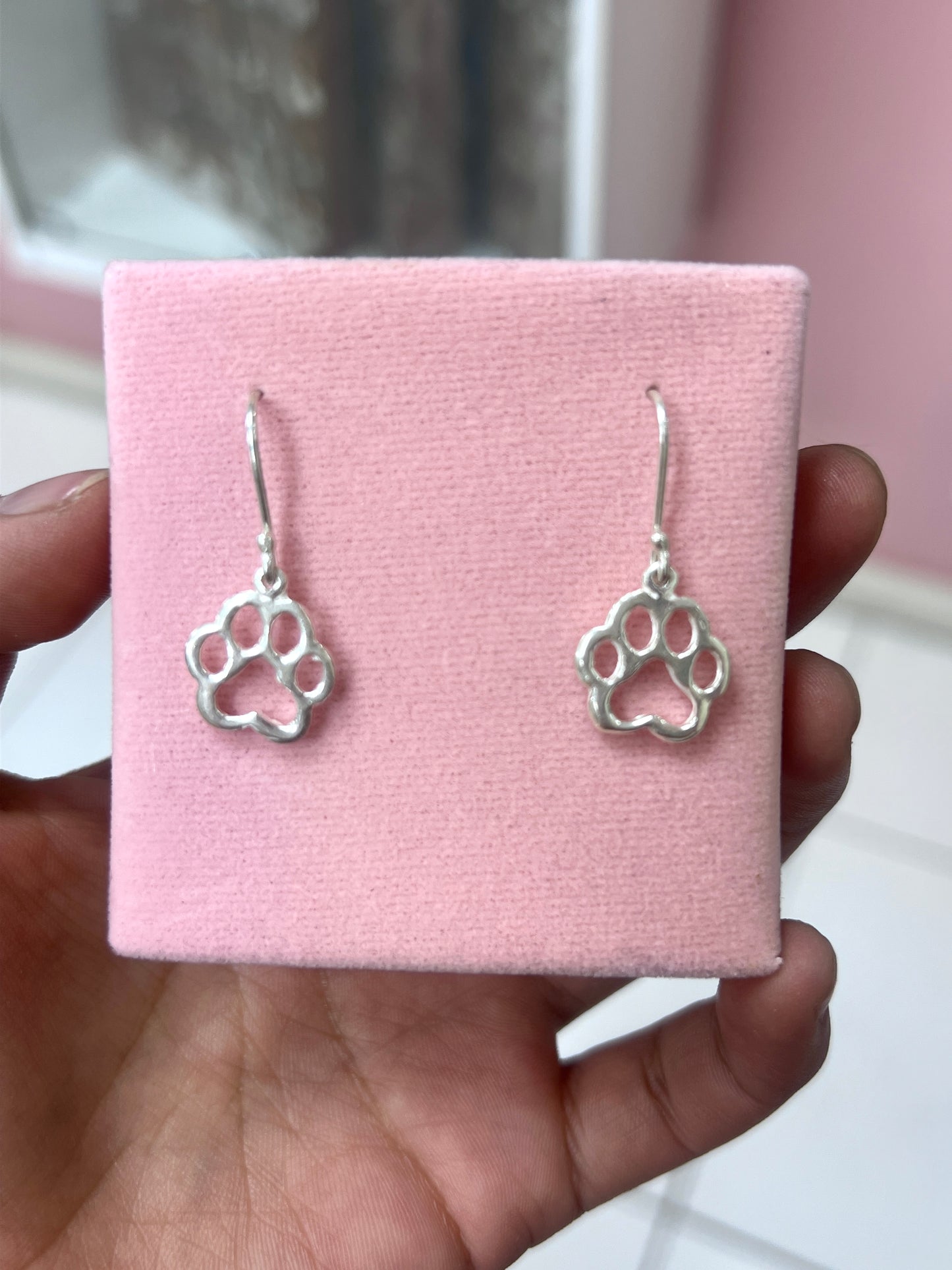 Arete huella de perro calada colgante- Plata