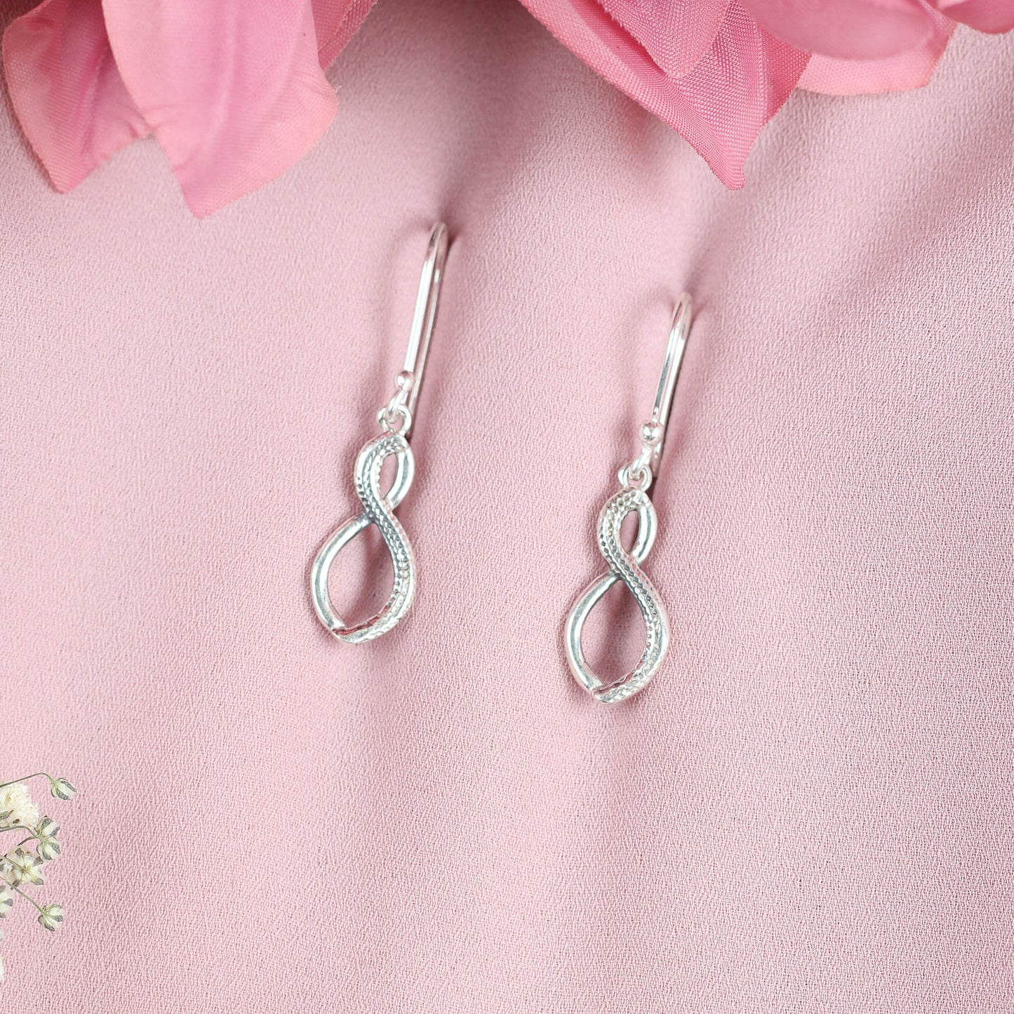 Arete tipo infinito invertido colgante - Plata