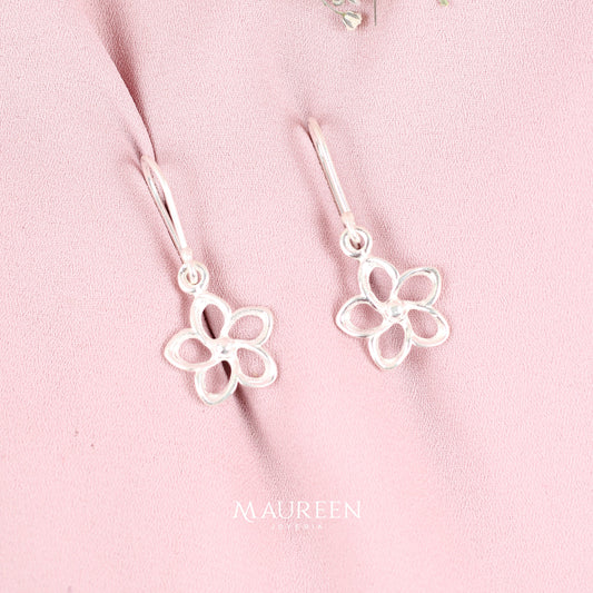 Arete flor calada petalos en punta colgante - Plata