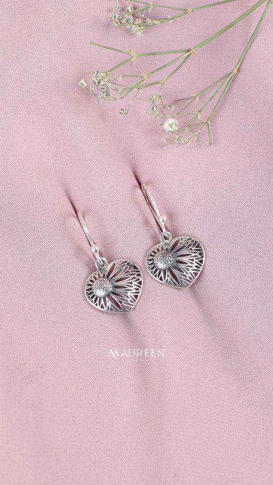 Arete colgante girasol en forma de corazon plata quemada - Plata