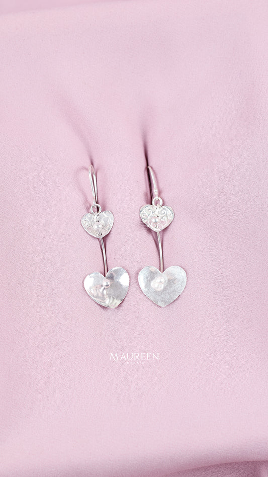 Arete colgante corazones lisos y texturados